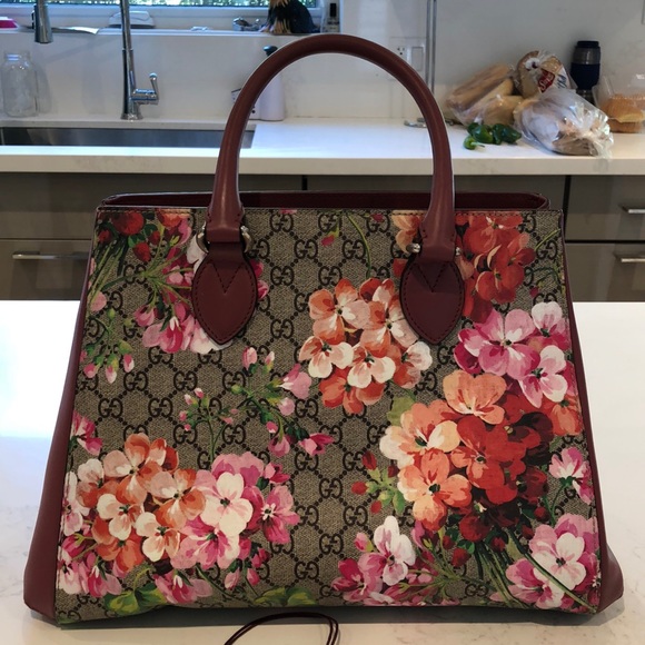Gucci Handbags - Brown & Tan GG Supreme Coated Canvas Gucci Bloom